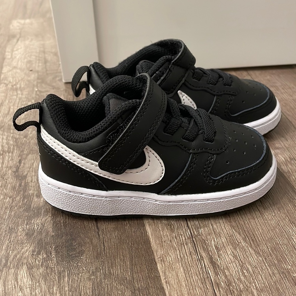 Nike Court Borough Low 2 size 6